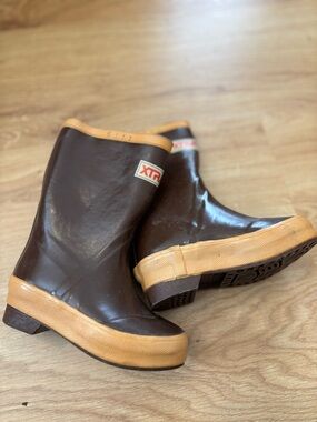 XTR Kids Brown and Tan Rain Boots